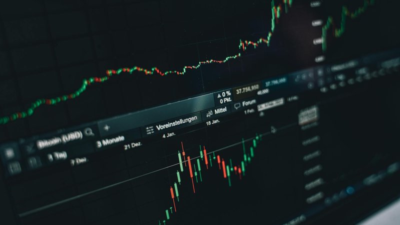 Bear flag vs. dead-cat bounce: structure, volume, and continuation differences
