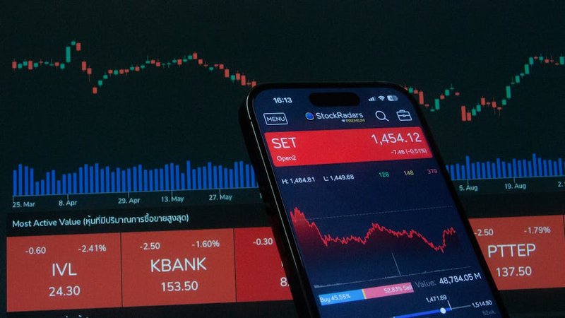 A clean mobile chart setup for tracking crypto patterns on the go