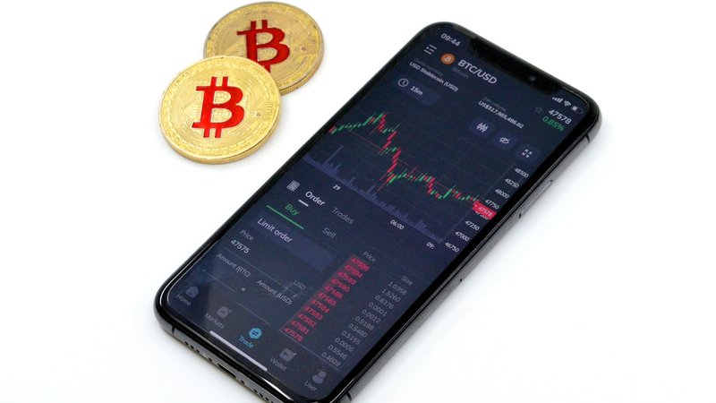 Placing a first limit order — the safer default for new traders