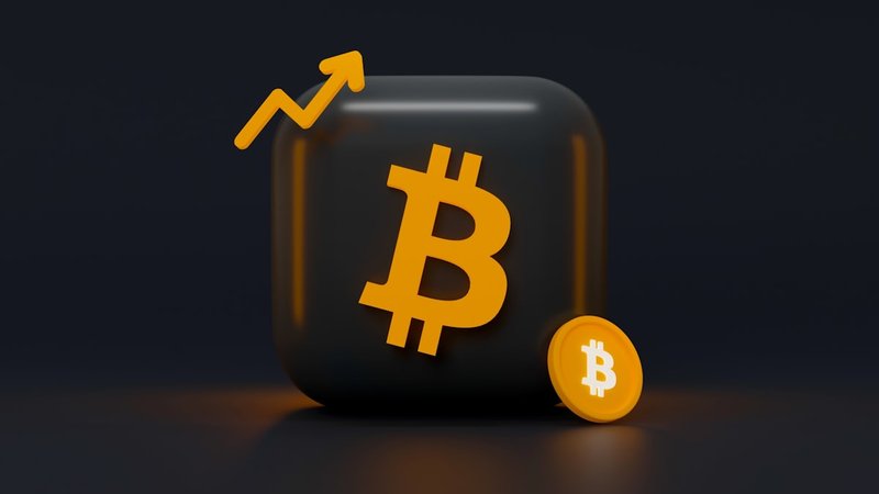 How initial margin, maintenance margin, and liquidation price interact on a leveraged DOGE position