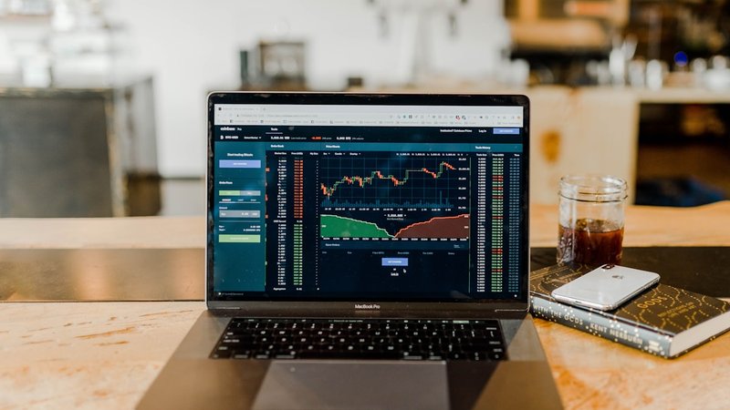 A simple paper trading tracker logging entry, stop, TP, R:R and outcome for every signal