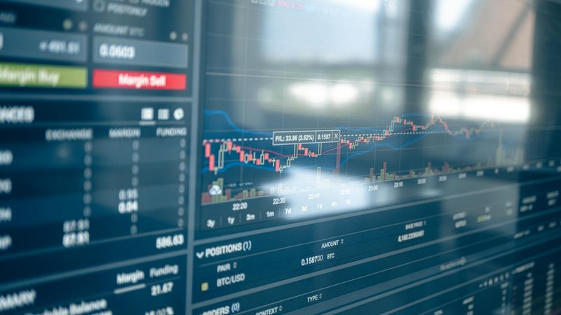 Entry, stop, and measured-move target on a bullish pennant breakout